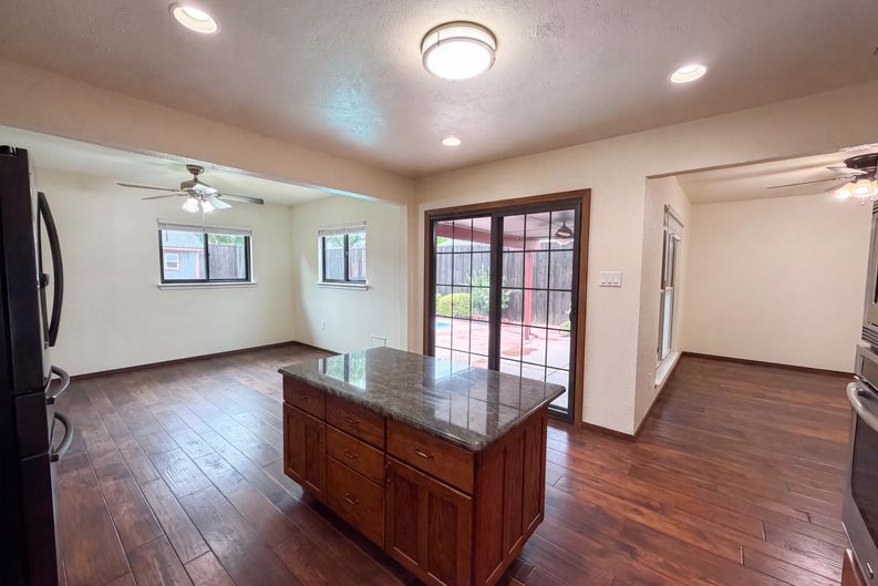 Photo 13 of 28 of 530 Shadowcrest Ln, Coppell, TX