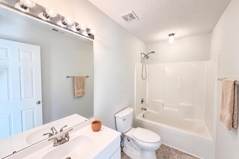 Photo 15 of 21 of 3016 Wyntree Ct, Matthews, NC