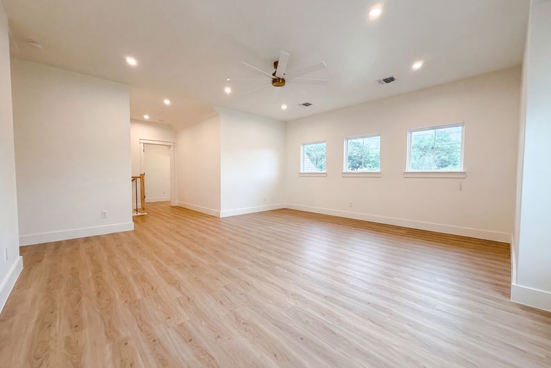 Photo 10 of 21 of 4211 Honeycomb St, San Antonio, TX