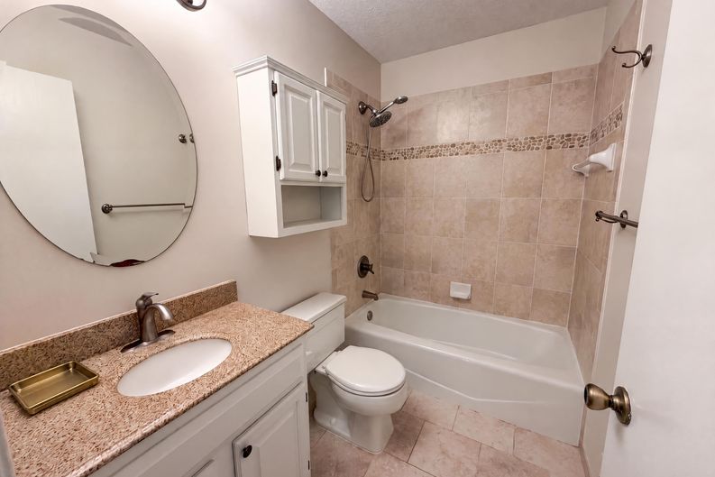 Photo 23 of 32 of 2509 Oakwood Dr, Burnsville, MN