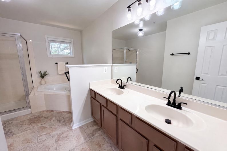 Photo 16 of 25 of 2800 Orchard Summit Ct, Hyattsville, MD