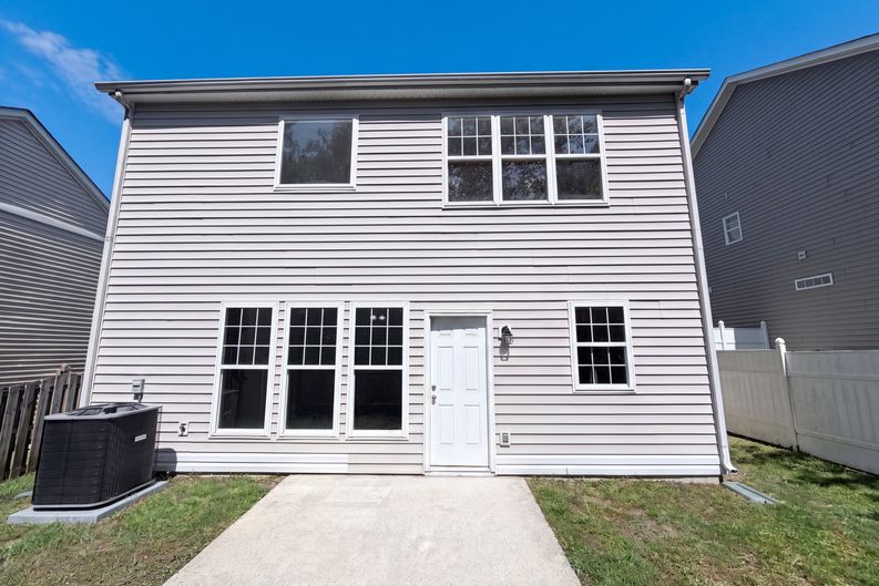 Photo 5 of 17 of 10648 Secret Garden Ln, Charlotte, NC