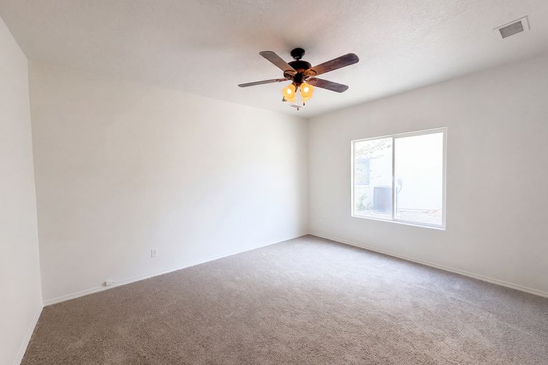 Photo 4 of 24 of 696 Troon Dr SE, Rio Rancho, NM