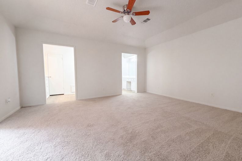 Photo 4 of 47 of 4042 Greenbriar Dr, Missouri City, TX