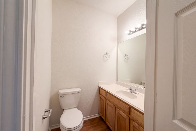 Photo 22 of 27 of 6218 Kingswood Dr, Arlington, TX