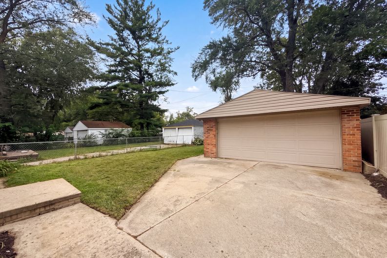 Photo 16 of 40 of 24346 Lehigh St, Dearborn Heights, MI