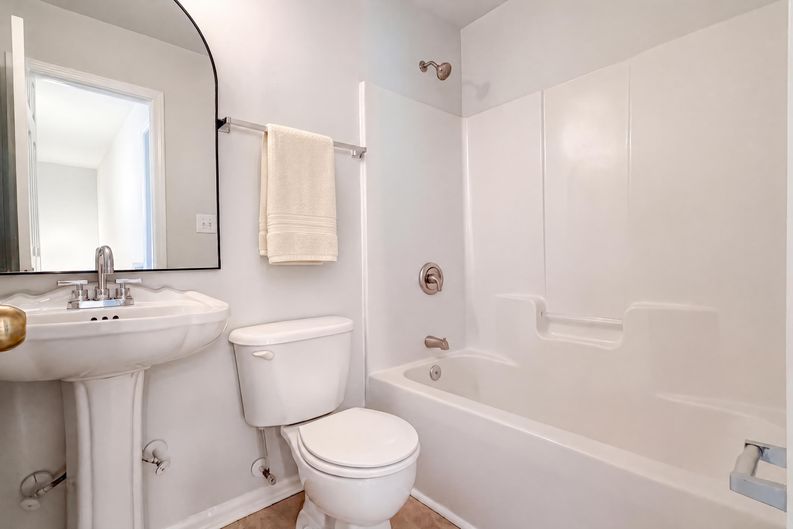 Photo 15 of 23 of 6226 Dumont Ln, Charlotte, NC
