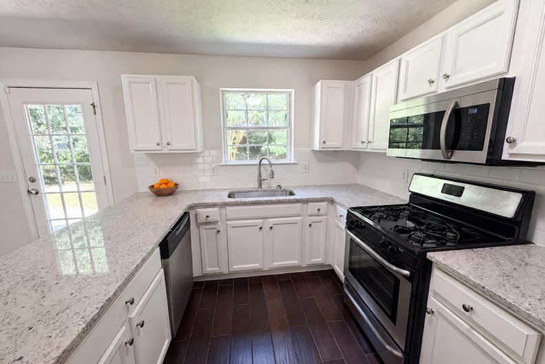 Photo 10 of 25 of 3582 Coveside Ct, Loganville, GA