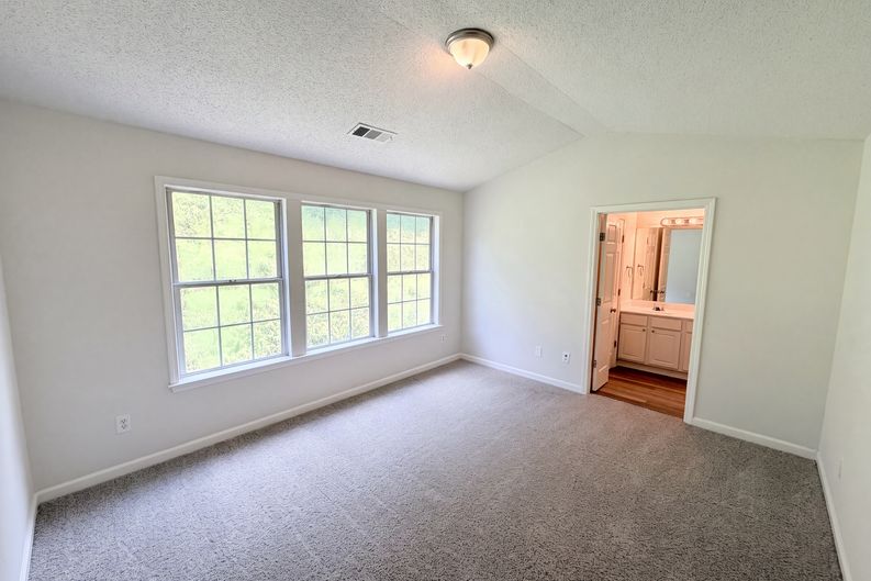 Photo 4 of 30 of 9155 Nesbit Ferry Rd, Alpharetta, GA