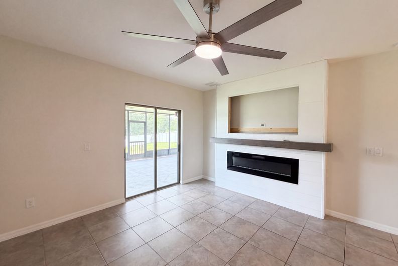 Photo 11 of 42 of 10448 Carloway Hills Dr, Wimauma, FL