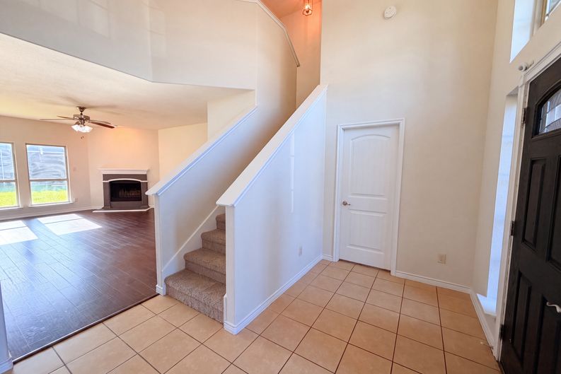 Photo 6 of 22 of 1217 Maverick Ln, Royse City, TX
