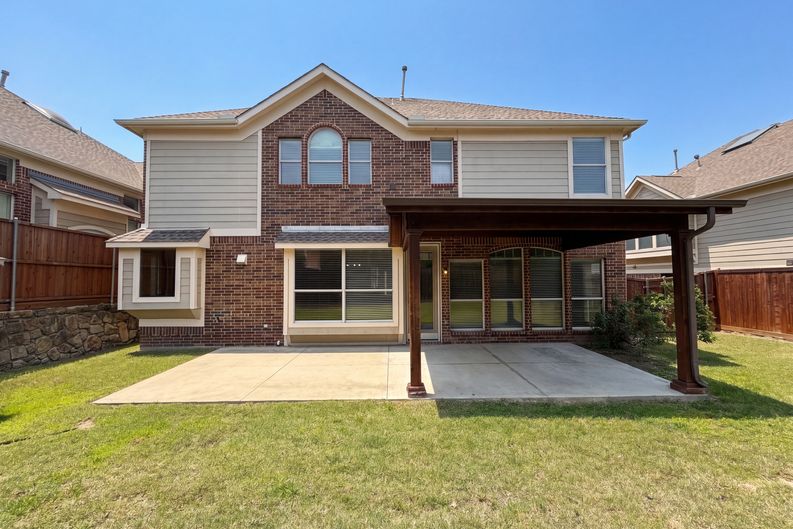 Photo 29 of 32 of 10330 Sandbar Dr, Irving, TX
