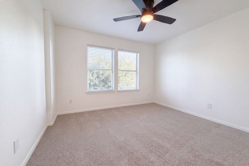 Photo 9 of 24 of 5923 Carnaby Ln, Rosenberg, TX