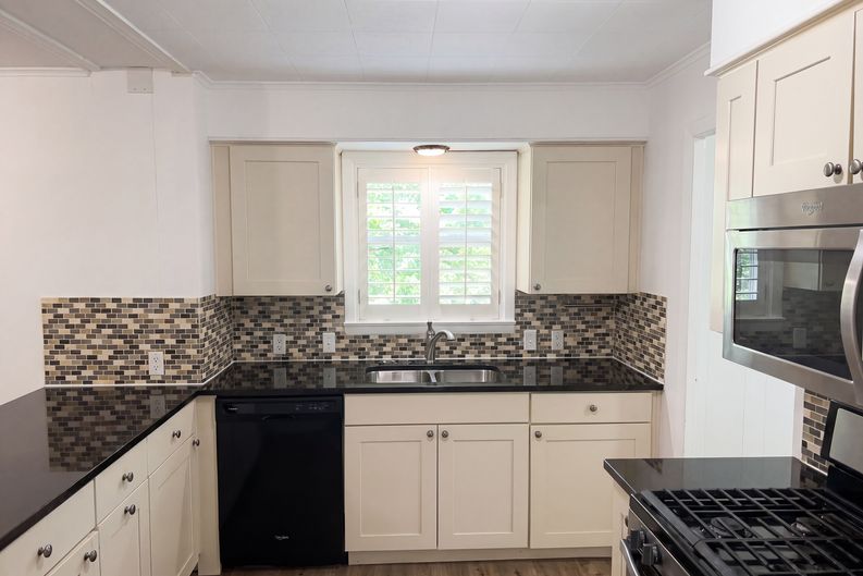 Photo 16 of 20 of 421 N 3rd St, Jacksboro, TX