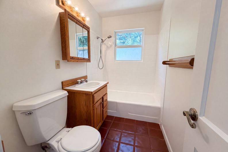 Photo 9 of 16 of 4219 SE Ellis St, Portland, OR