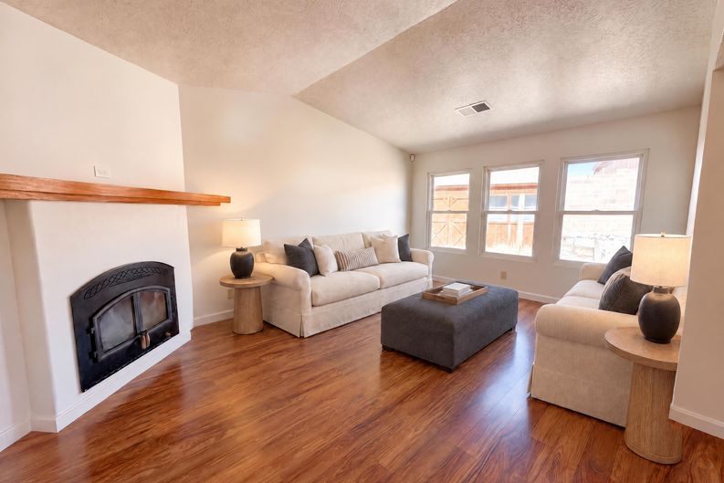 Photo 3 of 23 of 1609 Blue Quail Ct NE, Rio Rancho, NM