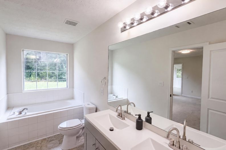 Photo 11 of 23 of 114 Beaty Ct, Flovilla, GA