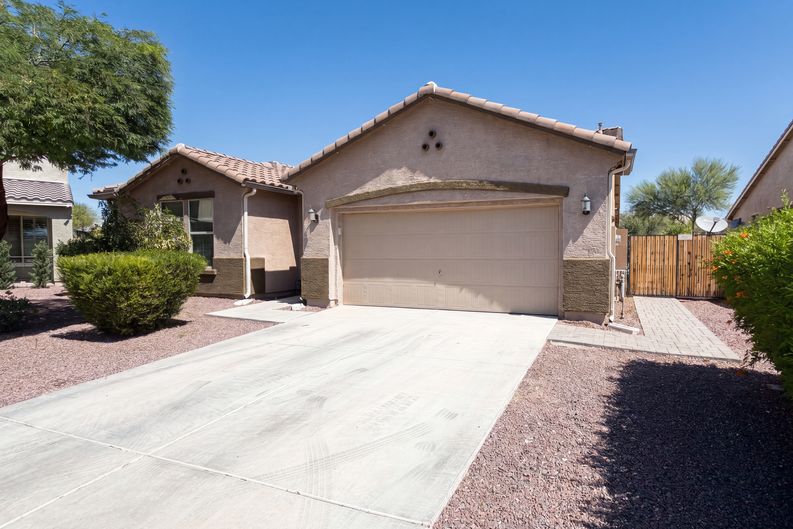 Photo 32 of 38 of 18840 W Mercer Ln, Surprise, AZ