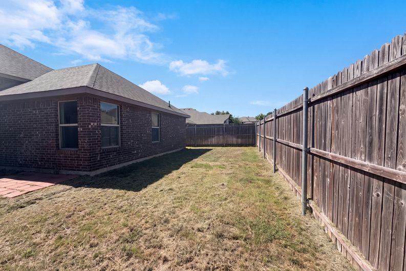 Photo 20 of 21 of 11920 Hassop Ln, Burleson, TX