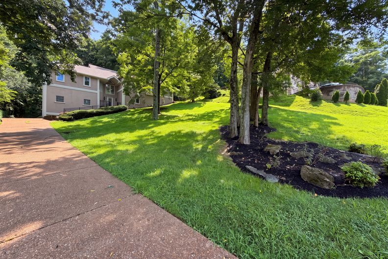 Photo 34 of 84 of 7030 Willowick Dr, Brentwood, TN