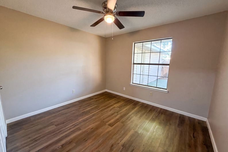 Photo 10 of 17 of 1503 Curtis Ln, Cedar Hill, TX