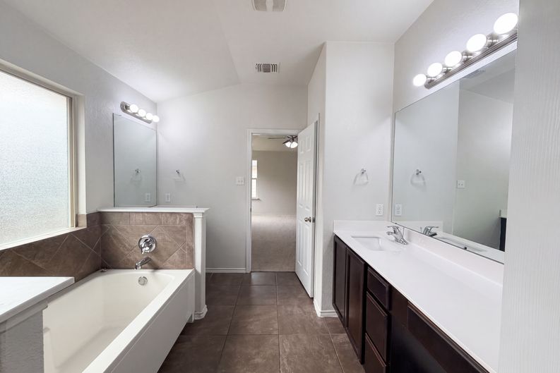 Photo 9 of 19 of 6623 Ambrose Cir, Temple, TX