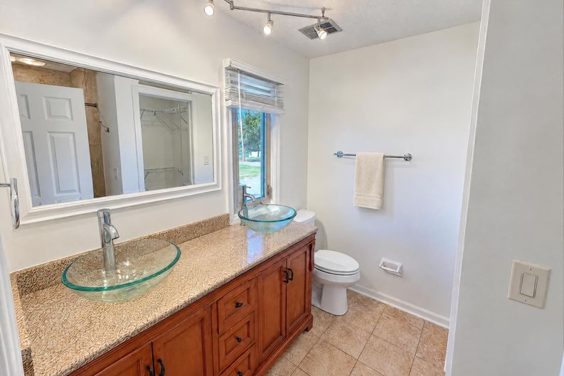 Photo 10 of 22 of 348 Haldale Dr, Carmel, IN