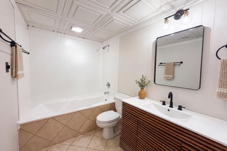 Photo 12 of 27 of 4043 Windward Dr, Tega Cay, SC