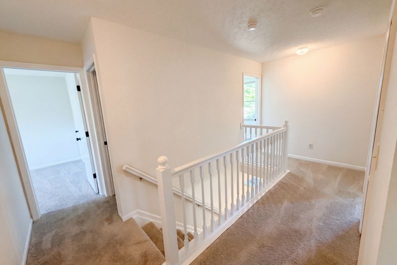 Photo 16 of 29 of 4976 Vicksburg Ln, Hilliard, OH