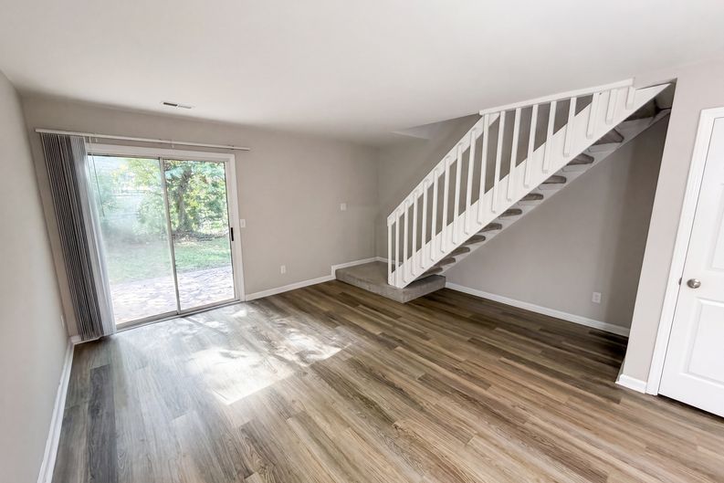 Photo 3 of 19 of 4037 Briarhill Dr, Charlotte, NC