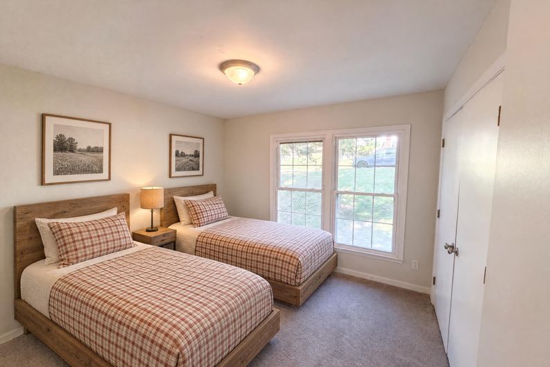 Photo 4 of 17 of 7816 Foxwood Dr, Raleigh, NC