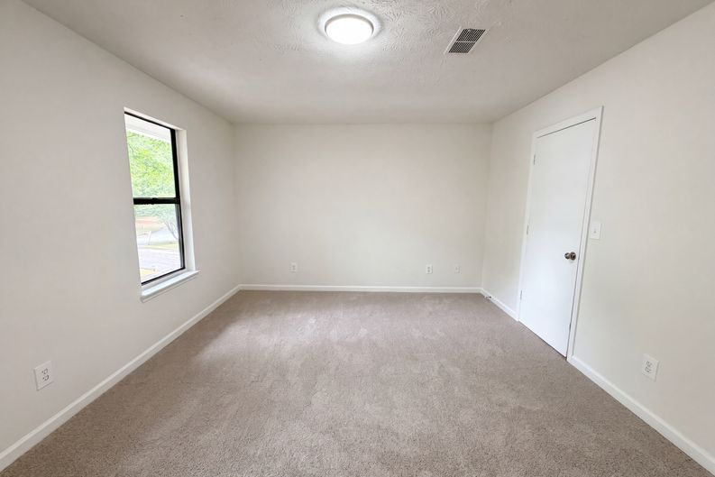 Photo 13 of 27 of 6369 Redan Sq, Lithonia, GA