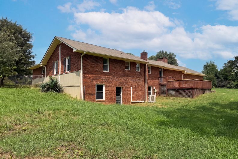 Photo 5 of 29 of 161 Skinner Rd, Inman, SC