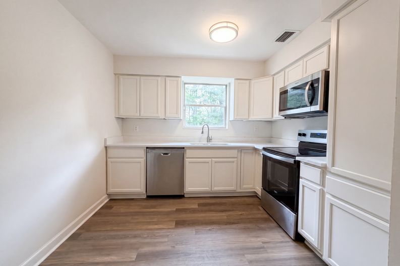 Photo 6 of 19 of 7361 Proxima Rd, Jacksonville, FL