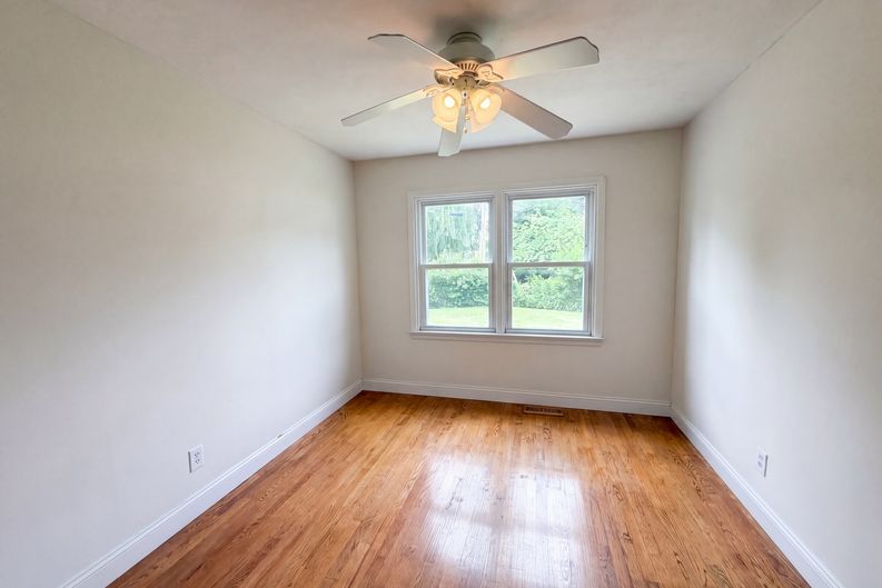 Photo 4 of 18 of 1 Winstead Pl, Florissant, MO