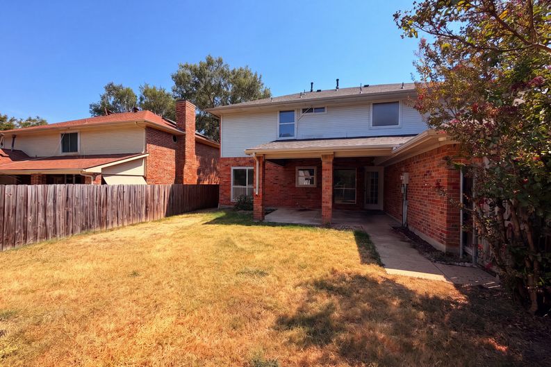 Photo 5 of 21 of 2405 Waterloo Ln, Mesquite, TX