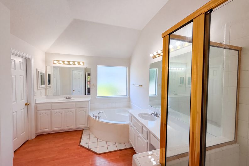 Photo 17 of 22 of 3106 Westshore Dr, Rowlett, TX