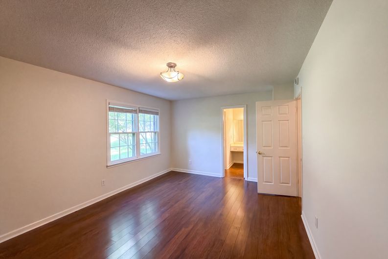 Photo 4 of 24 of 4706 Pineywood Dr SW, Decatur, AL