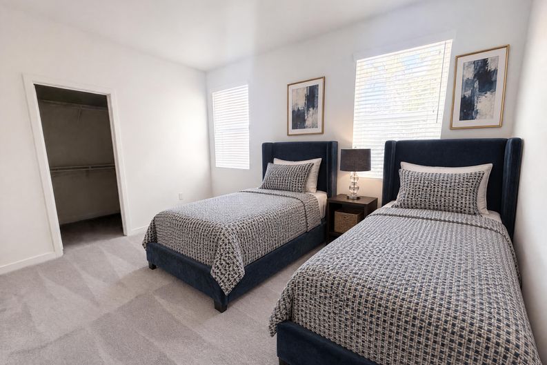 Photo 8 of 21 of 573 Winchester Dr, Oxnard, CA