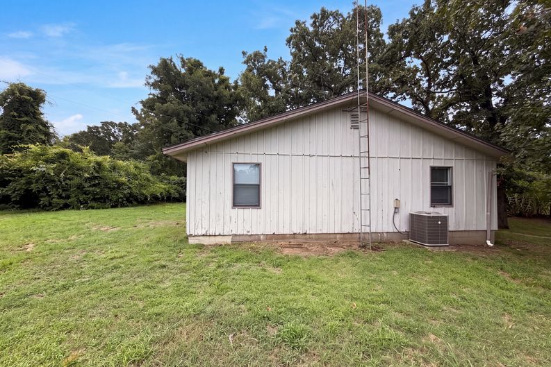 Photo 5 of 19 of 430225 E 1155 Rd, Porum, OK