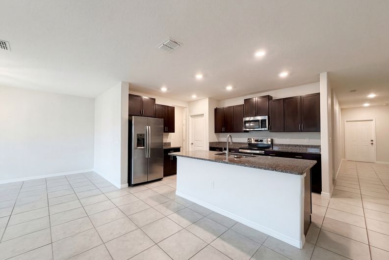 Photo 17 of 42 of 11849 Blackeyed Susan Dr, Riverview, FL