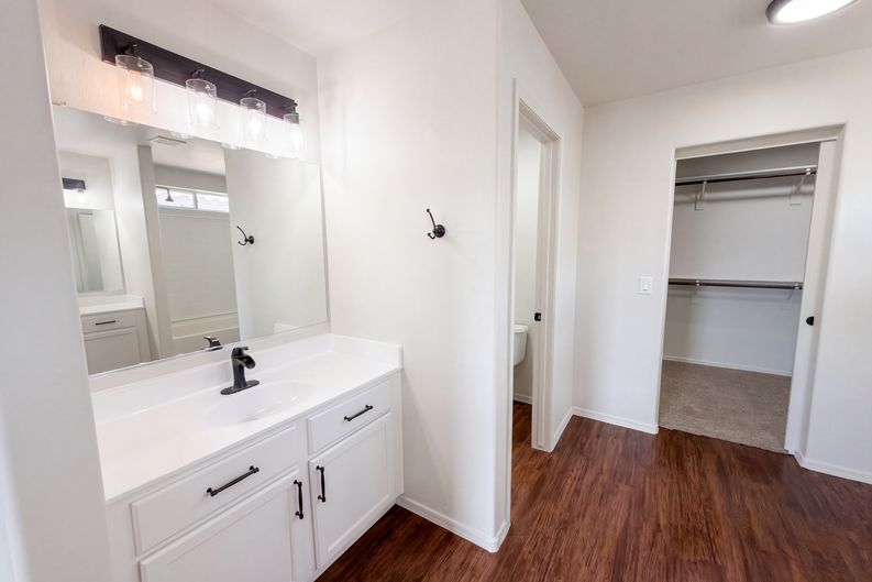 Photo 15 of 68 of 5416 W Albeniz Pl, Phoenix, AZ