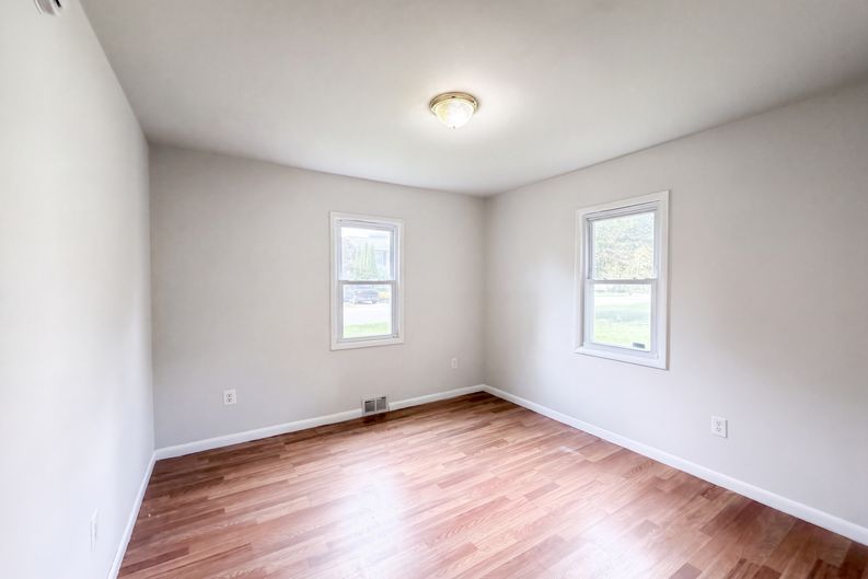 Photo 8 of 27 of 128 Catherine Ave, Mahwah, NJ