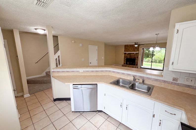 Photo 8 of 24 of 3271 Tennington Pl, Lawrenceville, GA