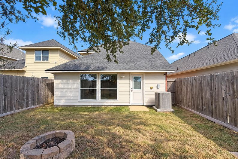 Photo 5 of 23 of 12938 Maile Park Dr, Houston, TX