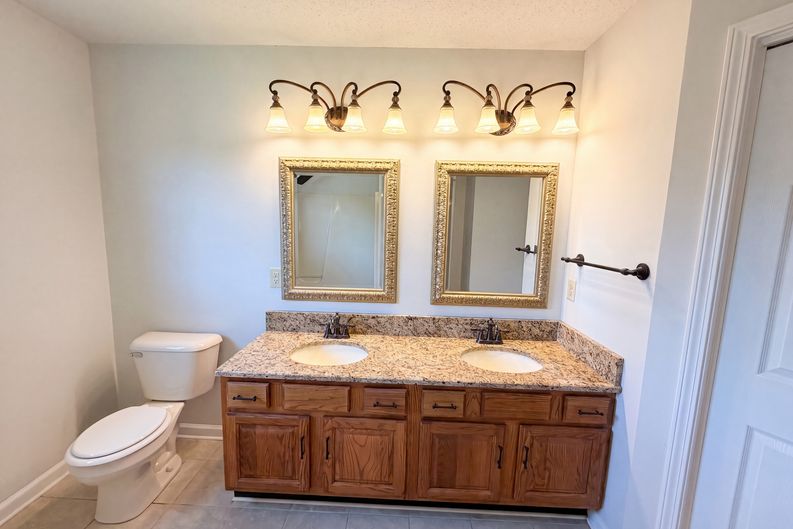 Photo 14 of 24 of 1117 Thornberry Dr, Clarksville, TN