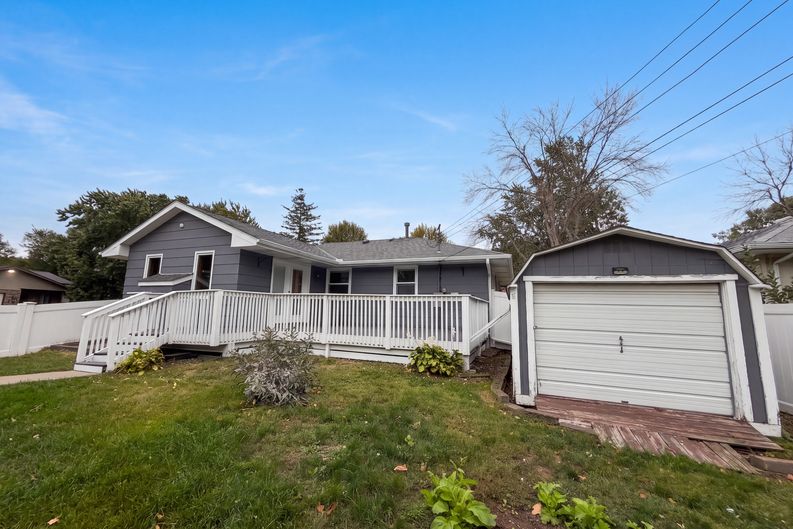 Photo 5 of 36 of 6280 6th St NE, Fridley, MN