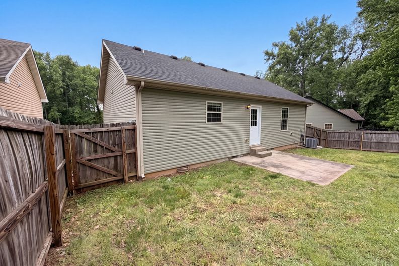 Photo 16 of 19 of 741 Inver Ln, Clarksville, TN