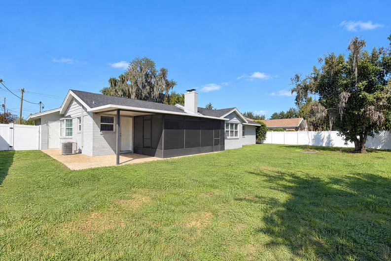 Photo 5 of 22 of 2160 De Las Flores Ave, Bartow, FL