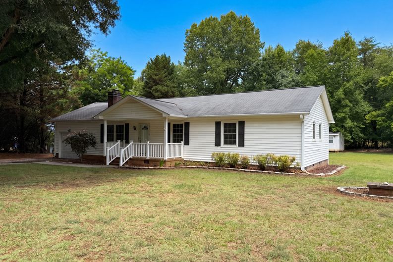 Photo 17 of 22 of 4061 Williams Mill Rd, Burlington, NC